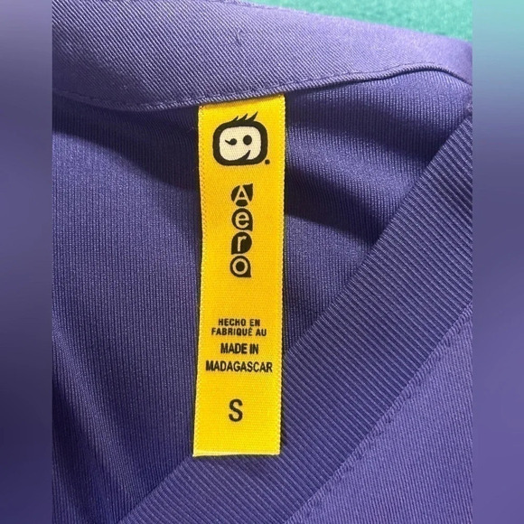 WonderWink Purple Scrub Top, Small - Picture 6 of 7
